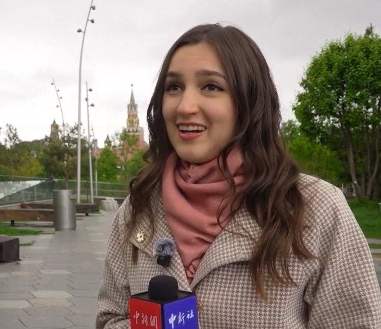Russian Journalist Shows Crazy Mandarin Fluency